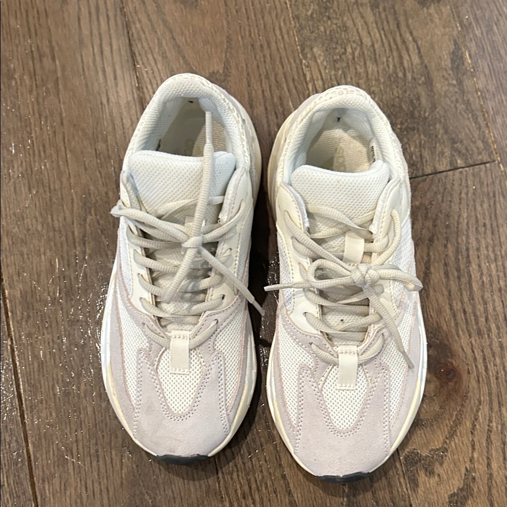 Sneakers - Picture 3 of 5